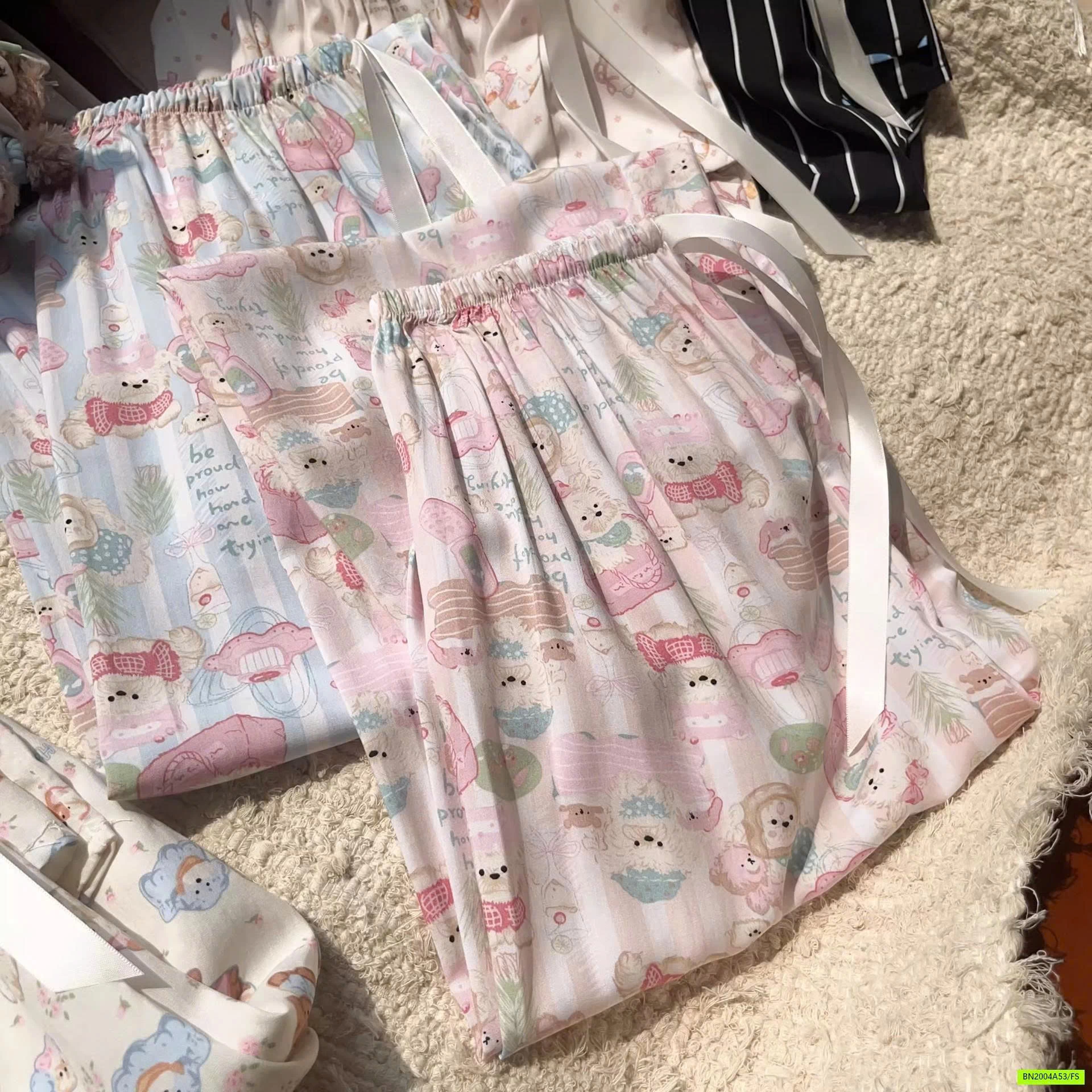 QUẦN LANH ĐŨI SUÔNG HỌA TIẾT KUTE