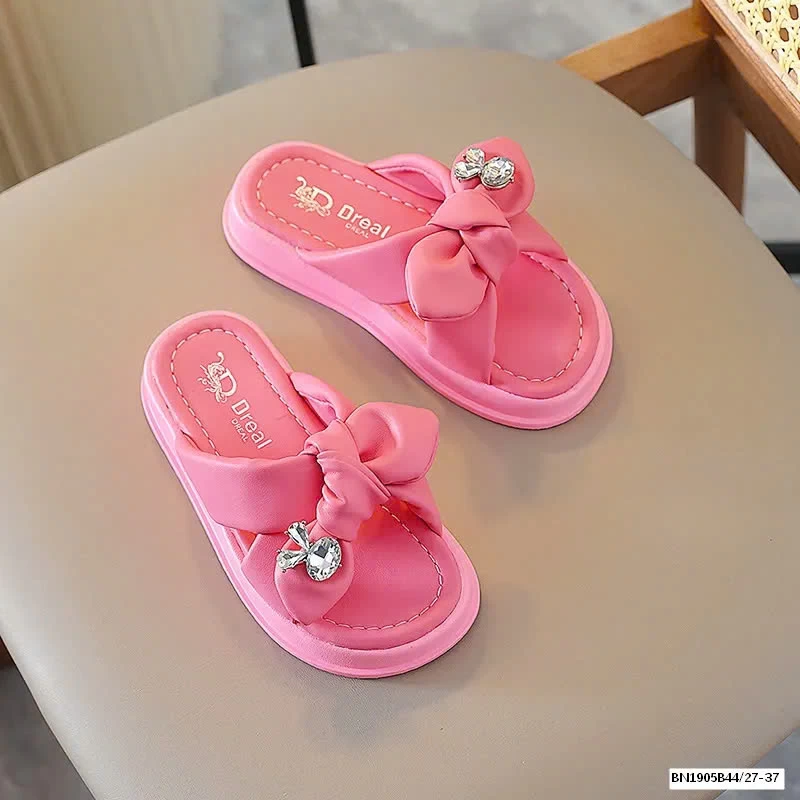 DÉP QUAI NƠ ĐÍNH ĐÁ BG