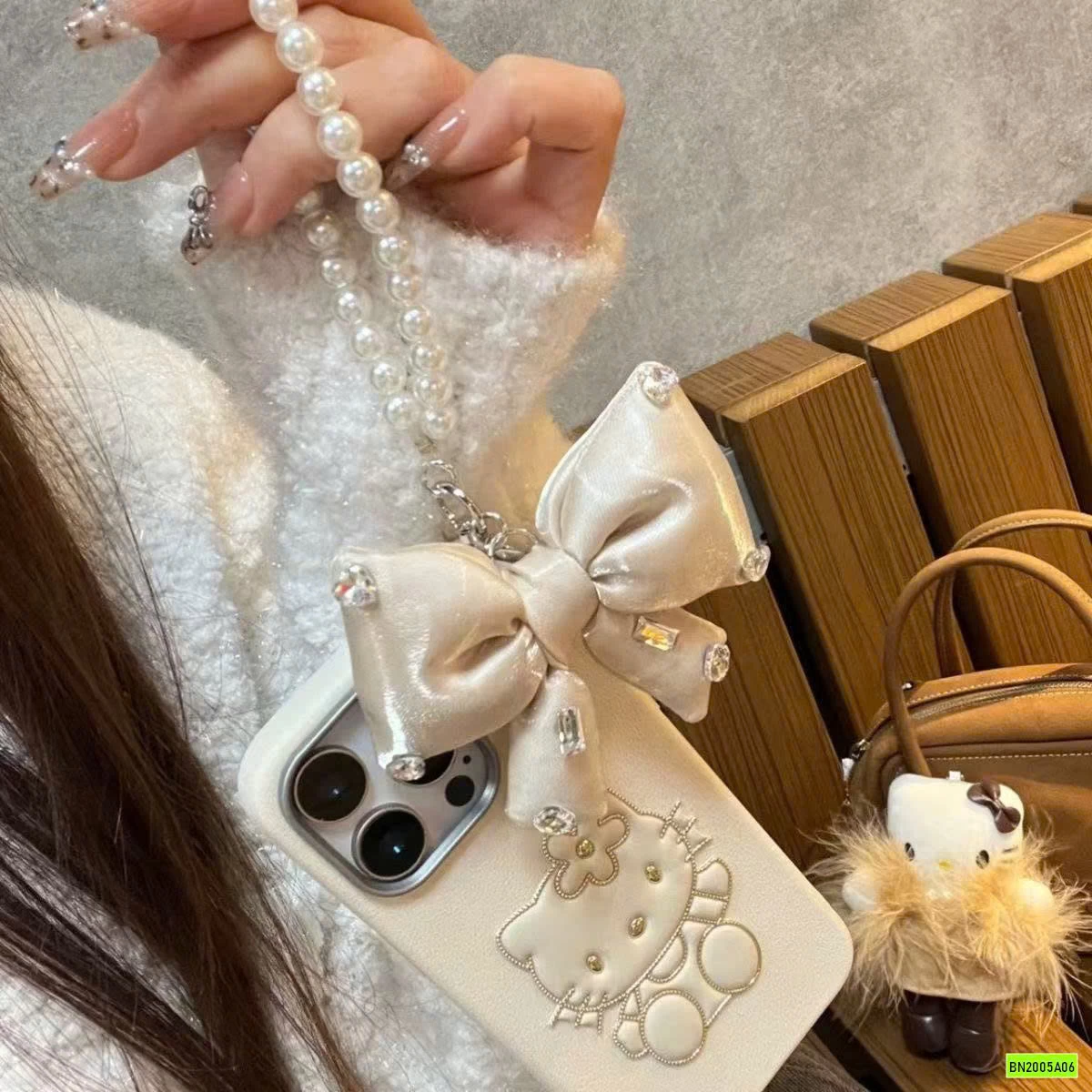 ỐP ĐIỆN THOẠI KÈM CHARM NƠ