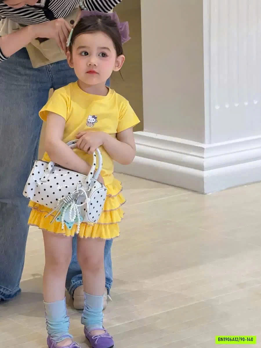 SÉT VÁY VÀNG XINH YÊU