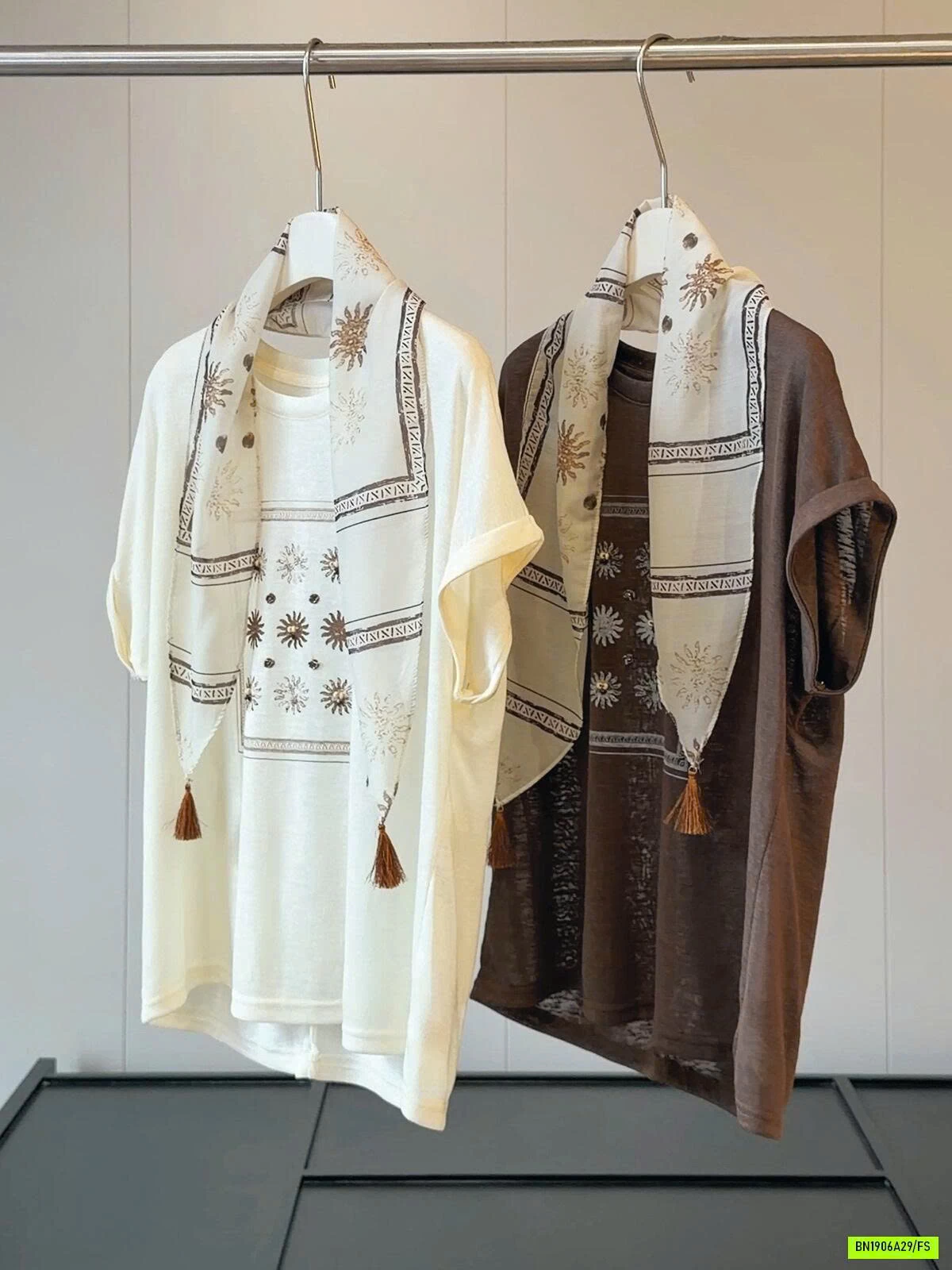 ÁO THUN XƯỚC ANNA KÈM KHĂN VINTAGE