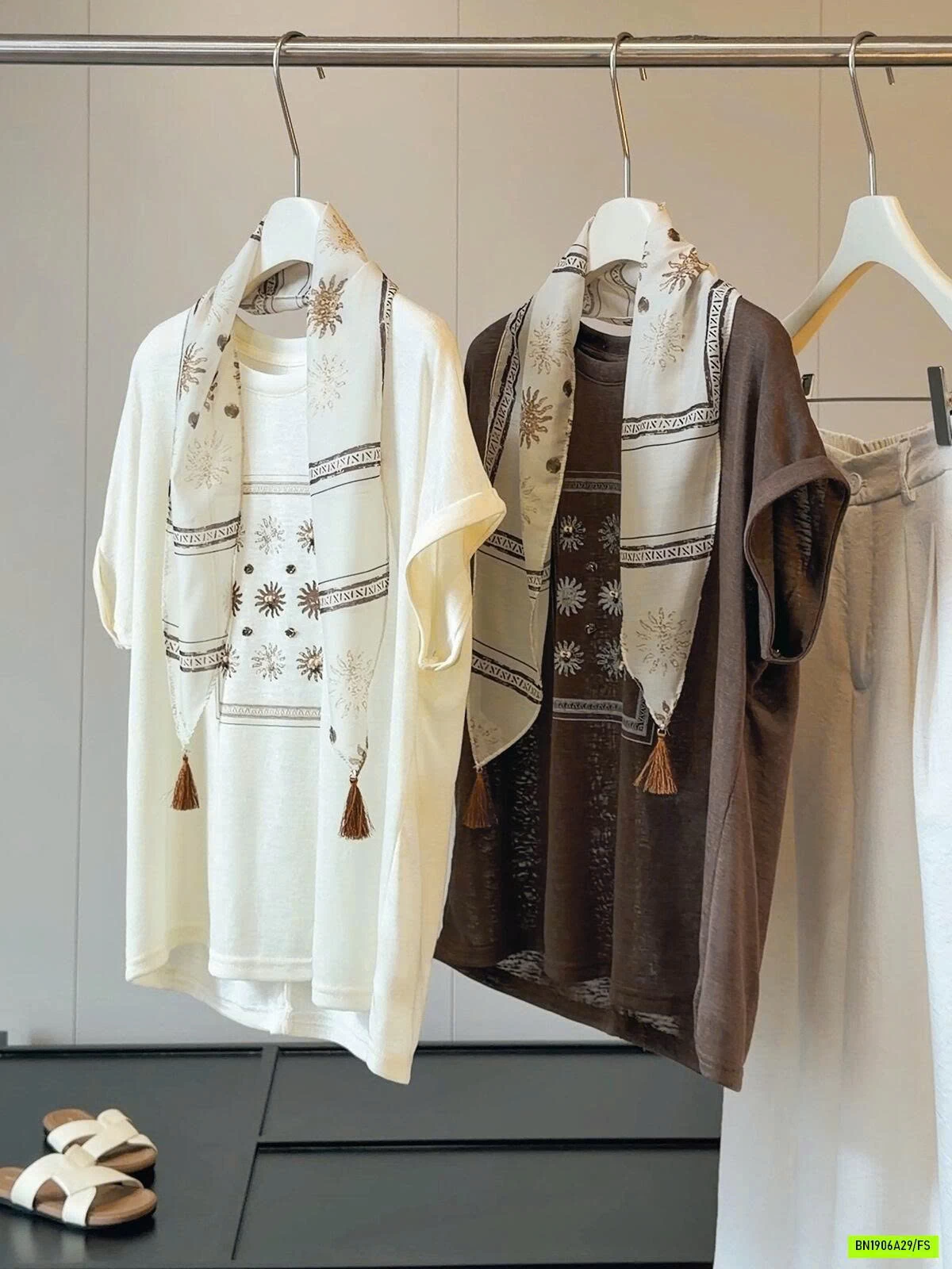 ÁO THUN XƯỚC ANNA KÈM KHĂN VINTAGE