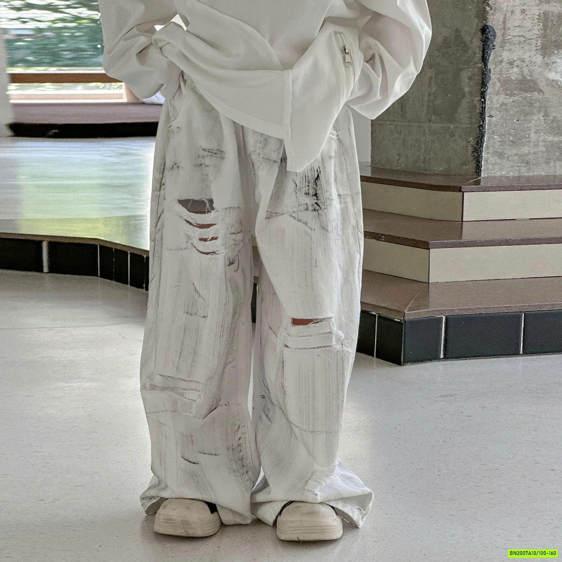 SÉT ÁO THUN TRẮNG MAY NỐI MIX JEANS LOANG