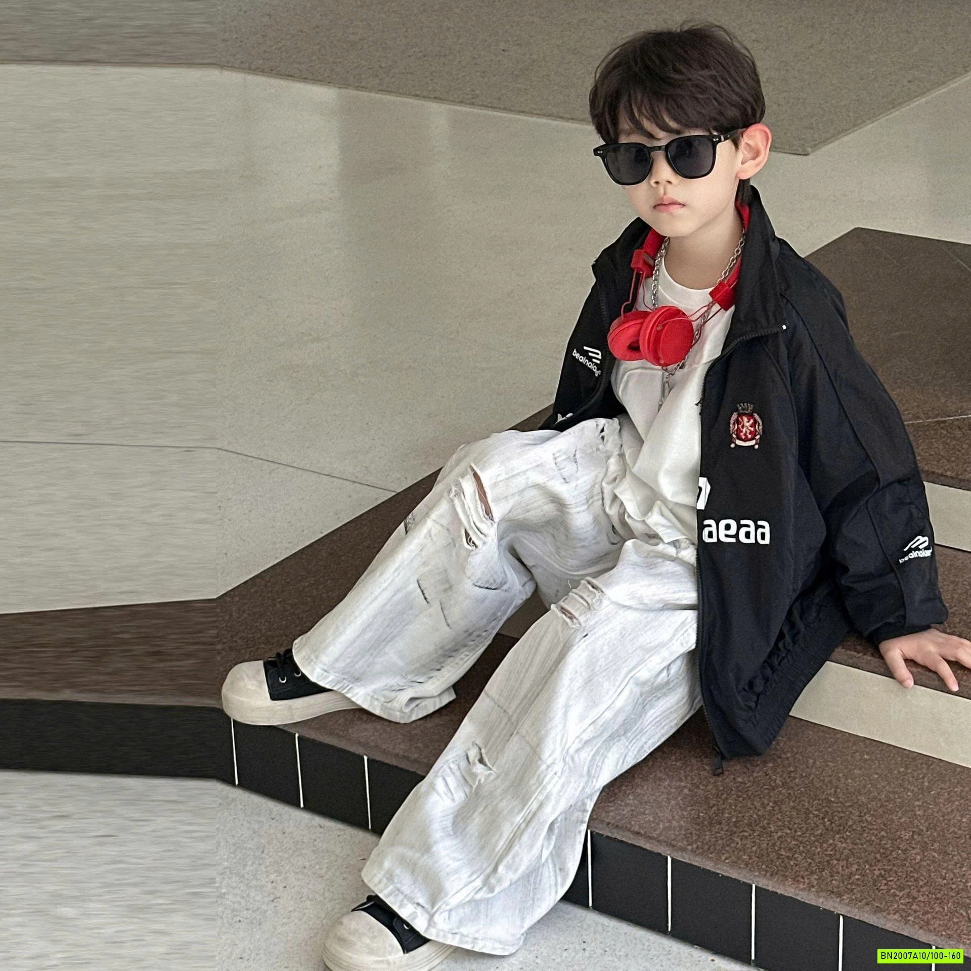 SÉT ÁO THUN TRẮNG MAY NỐI MIX JEANS LOANG