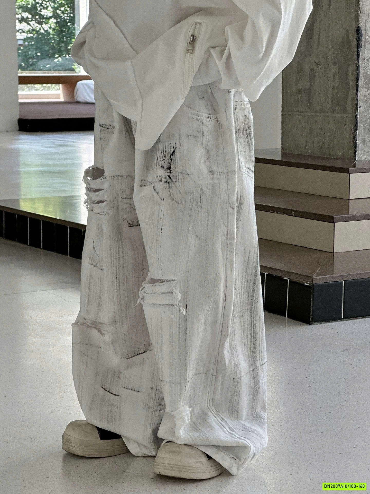 SÉT ÁO THUN TRẮNG MAY NỐI MIX JEANS LOANG