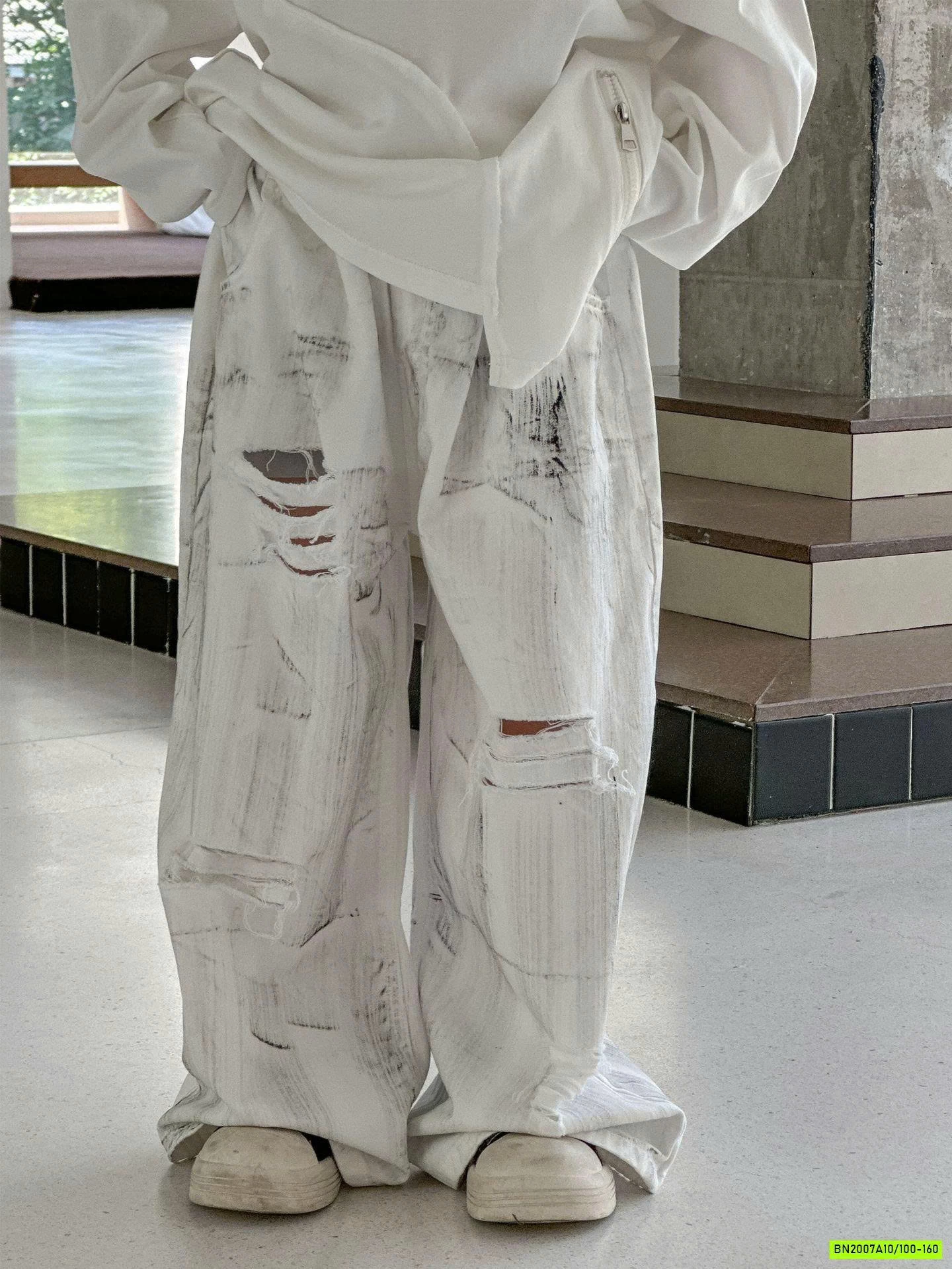 SÉT ÁO THUN TRẮNG MAY NỐI MIX JEANS LOANG