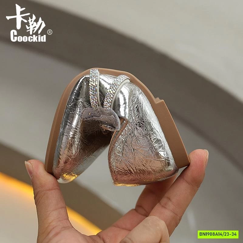 GIÀY BÚP BÊ GẮN BƯỚM