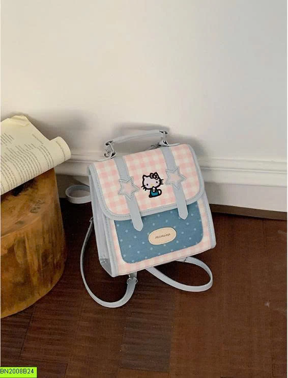 BA LÔ KITTY BẢN VUÔNG