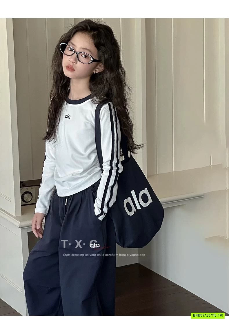 ÁO RÚT EO SỌC VAI MIX QUẦN GIÓ