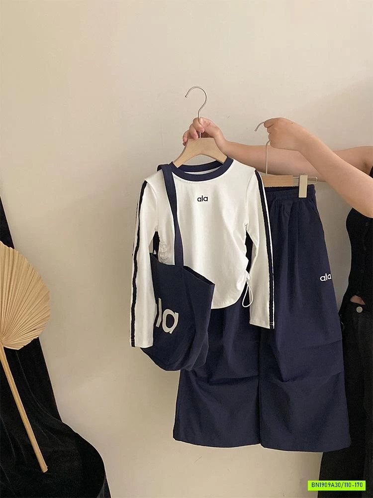 ÁO RÚT EO SỌC VAI MIX QUẦN GIÓ