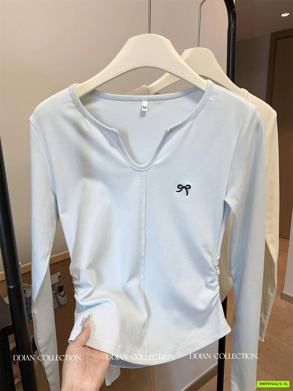 ÁO THUN RÚT EO THÊU NƠ