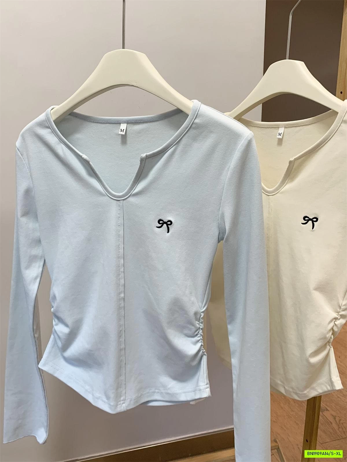 ÁO THUN RÚT EO THÊU NƠ