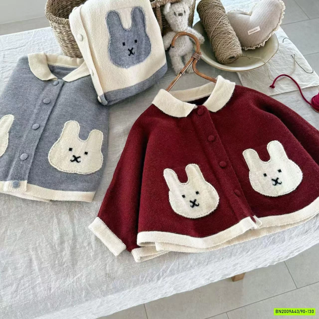 KHOÁC LEN CHOÀNG THÊU THỎ