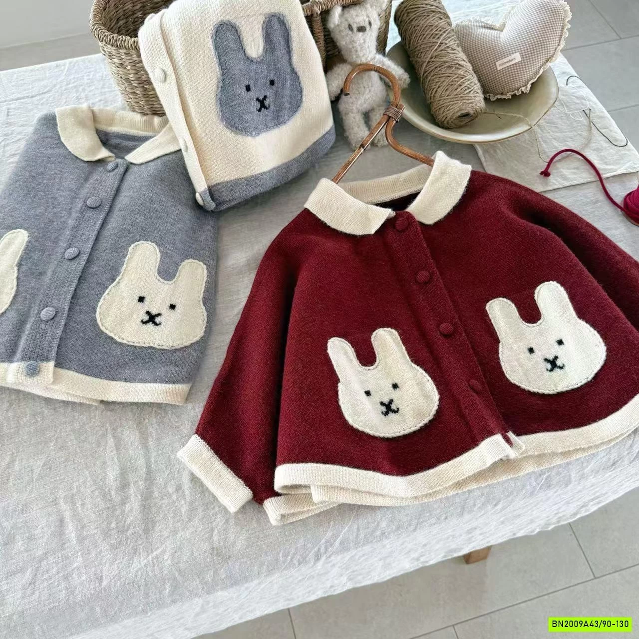 KHOÁC LEN CHOÀNG THÊU THỎ