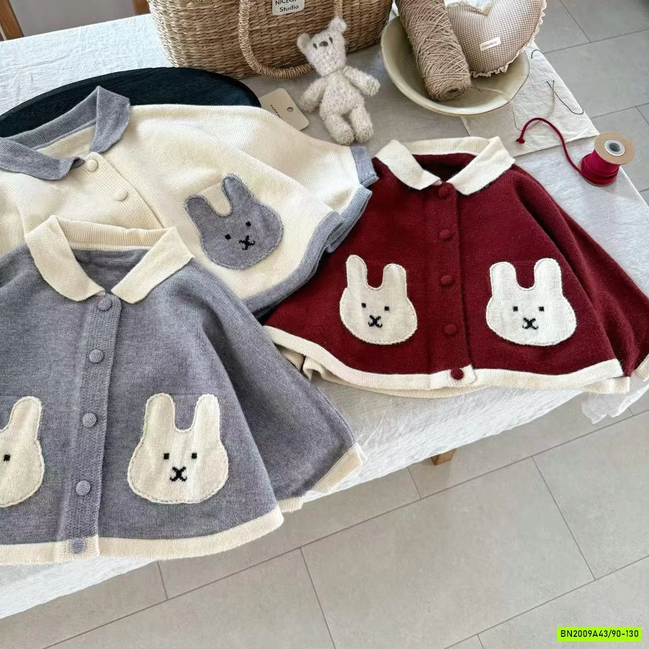 KHOÁC LEN CHOÀNG THÊU THỎ