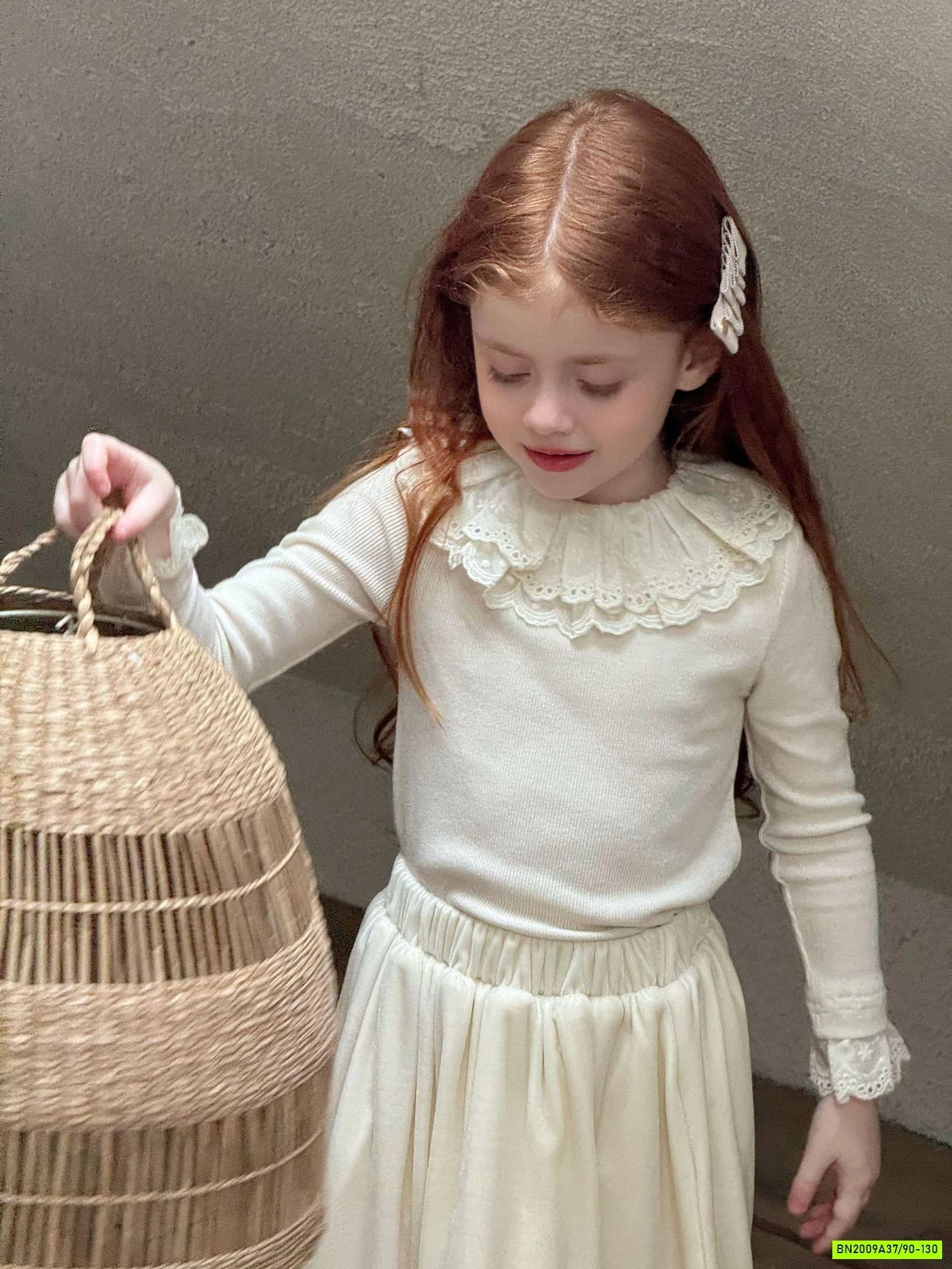 ÁO THUN CỔ BÈO REN