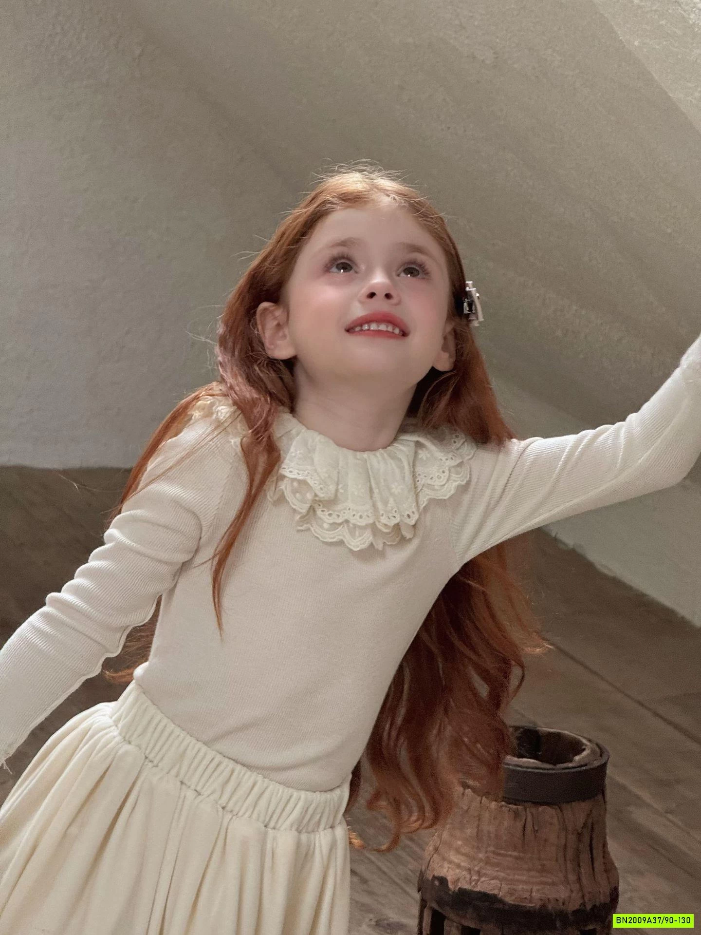 ÁO THUN CỔ BÈO REN