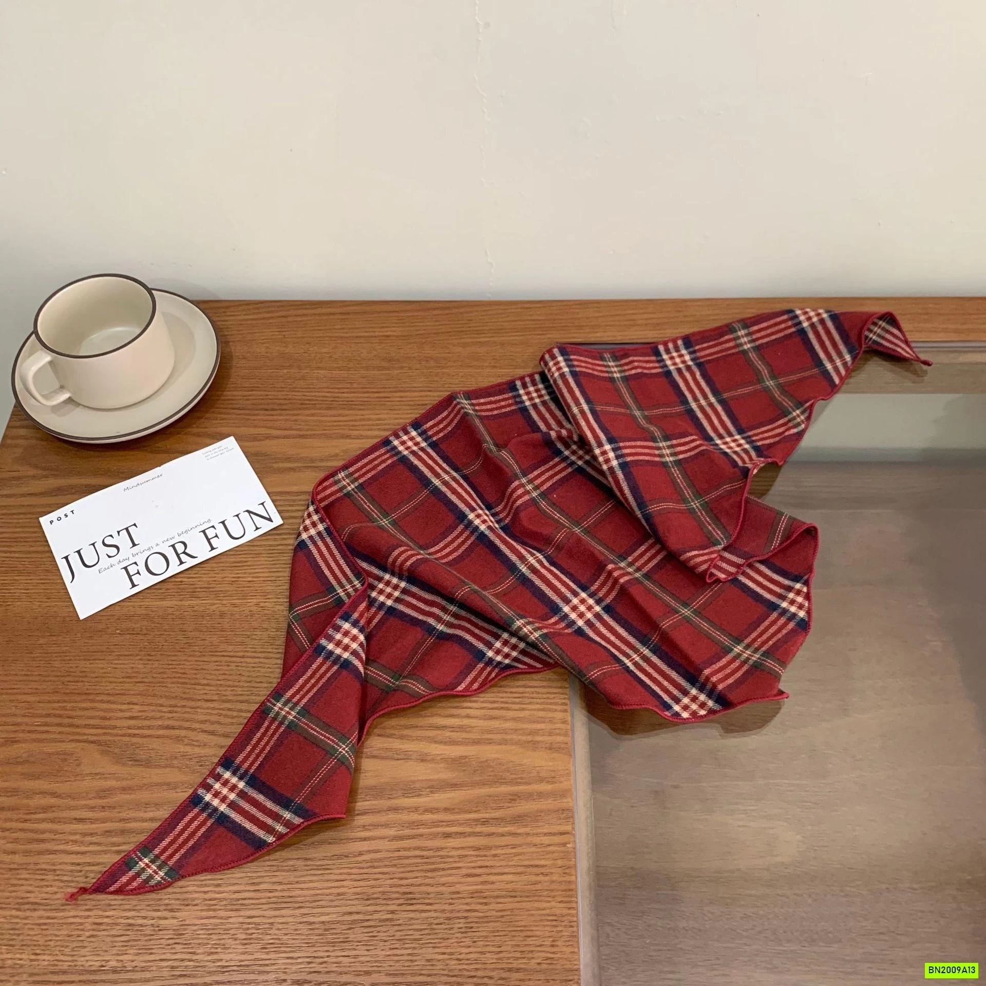 KHĂN QUÀNG CỔ CARO