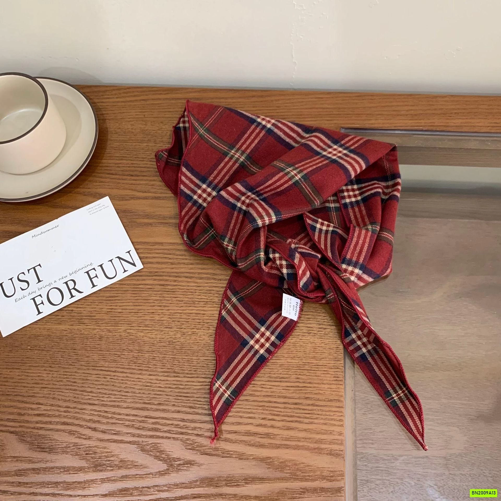 KHĂN QUÀNG CỔ CARO