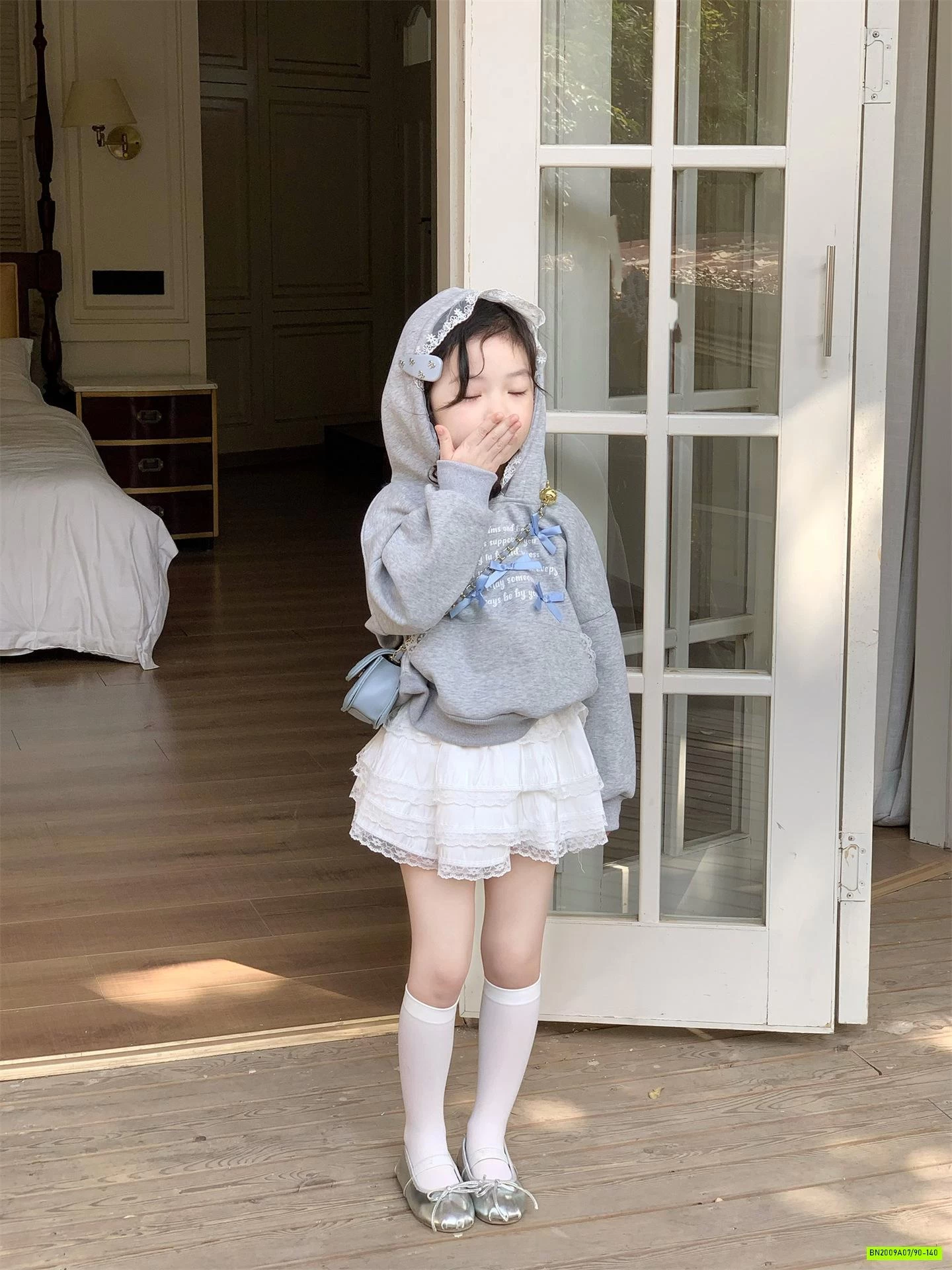 HOODIE XÁM GẮN NƠ MIX CV REN