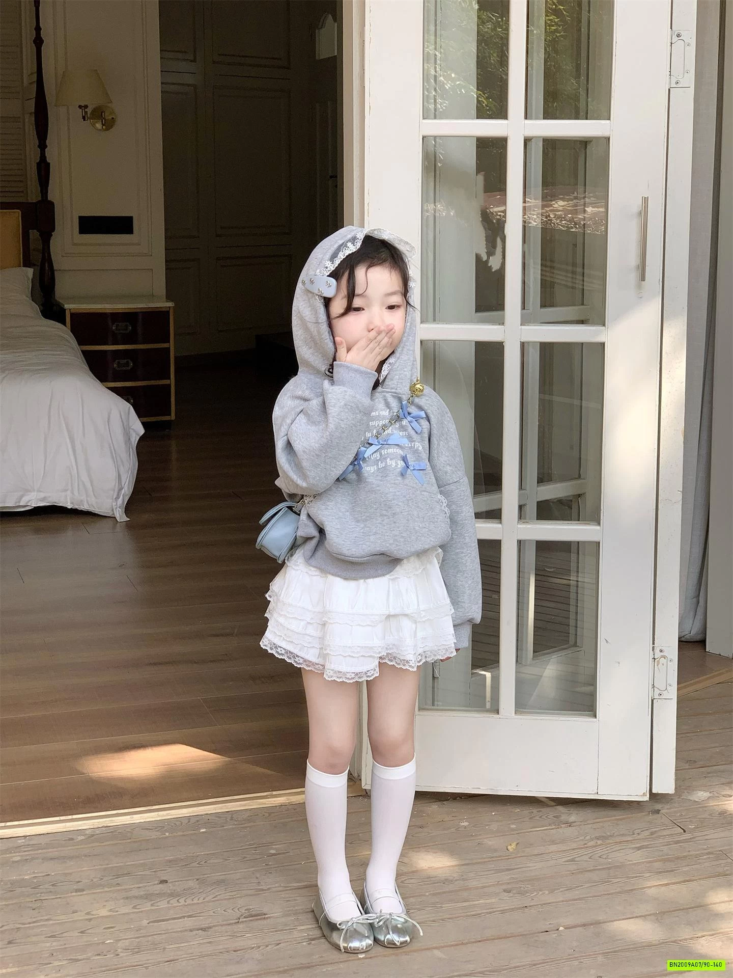 HOODIE XÁM GẮN NƠ MIX CV REN