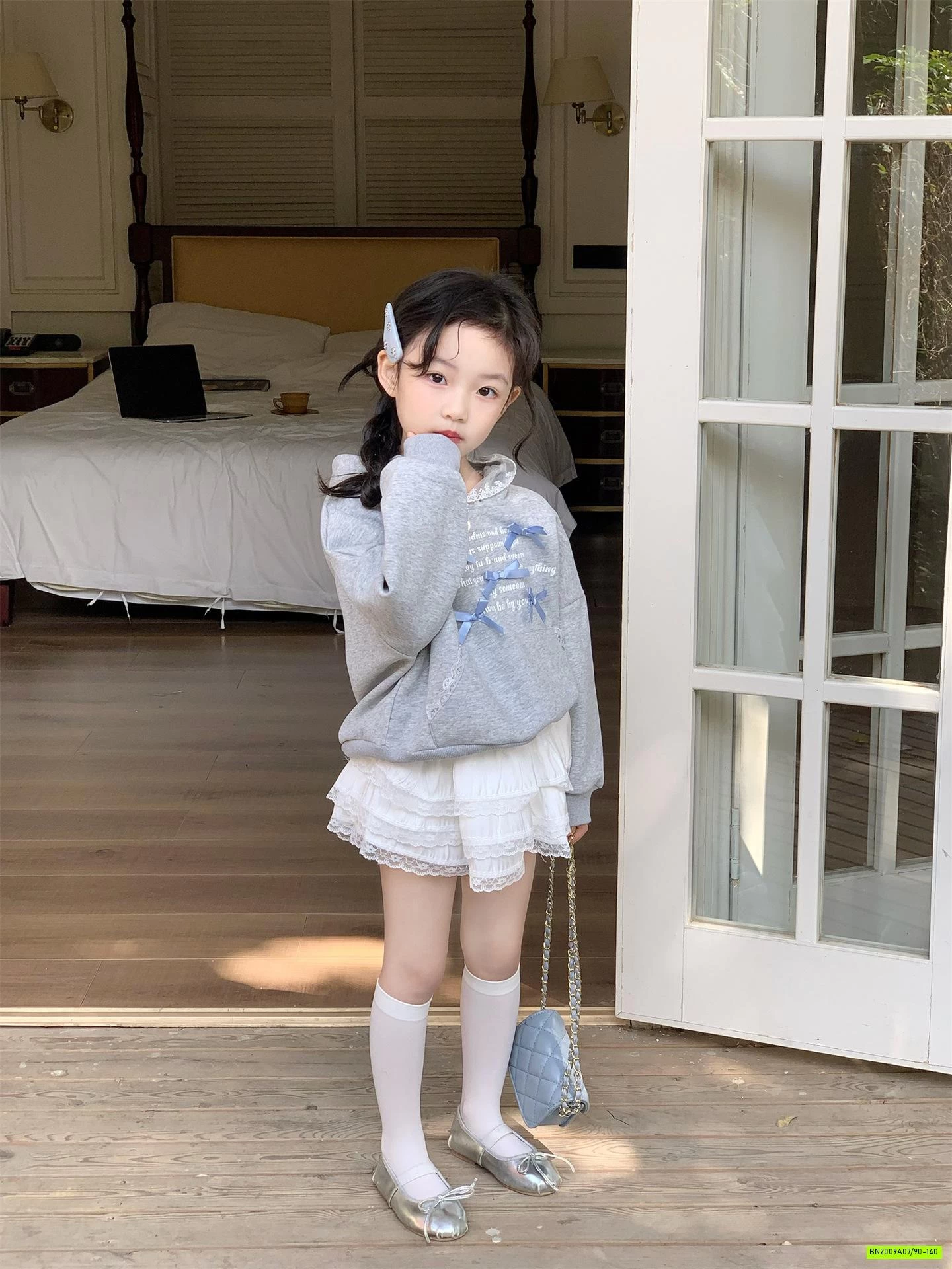 HOODIE XÁM GẮN NƠ MIX CV REN