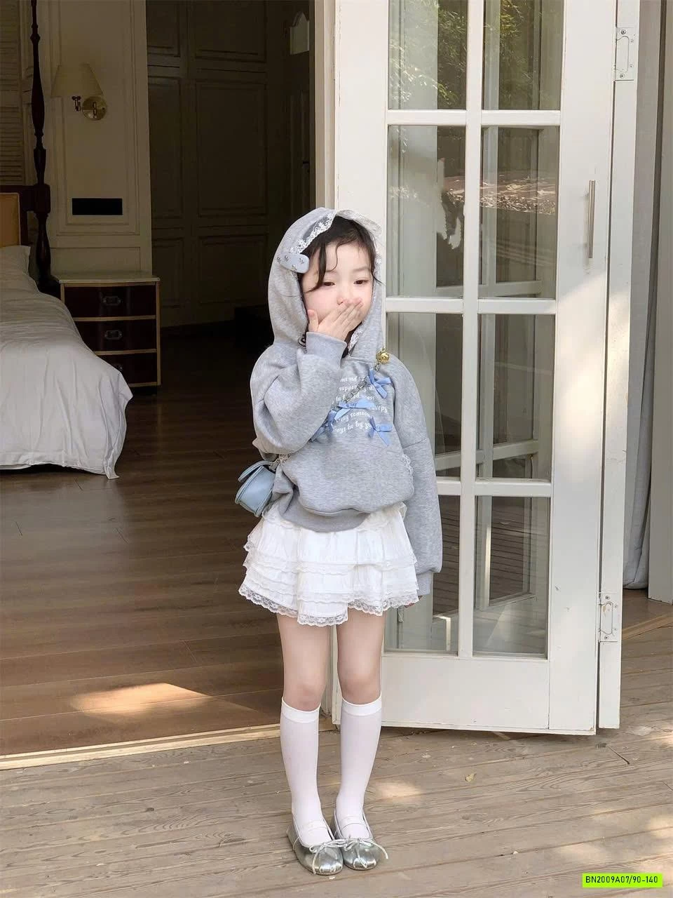 HOODIE XÁM GẮN NƠ MIX CV REN