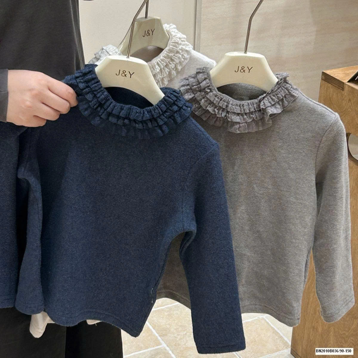 ÁO DÀI TAY CỔ BÈO CHO BÉ