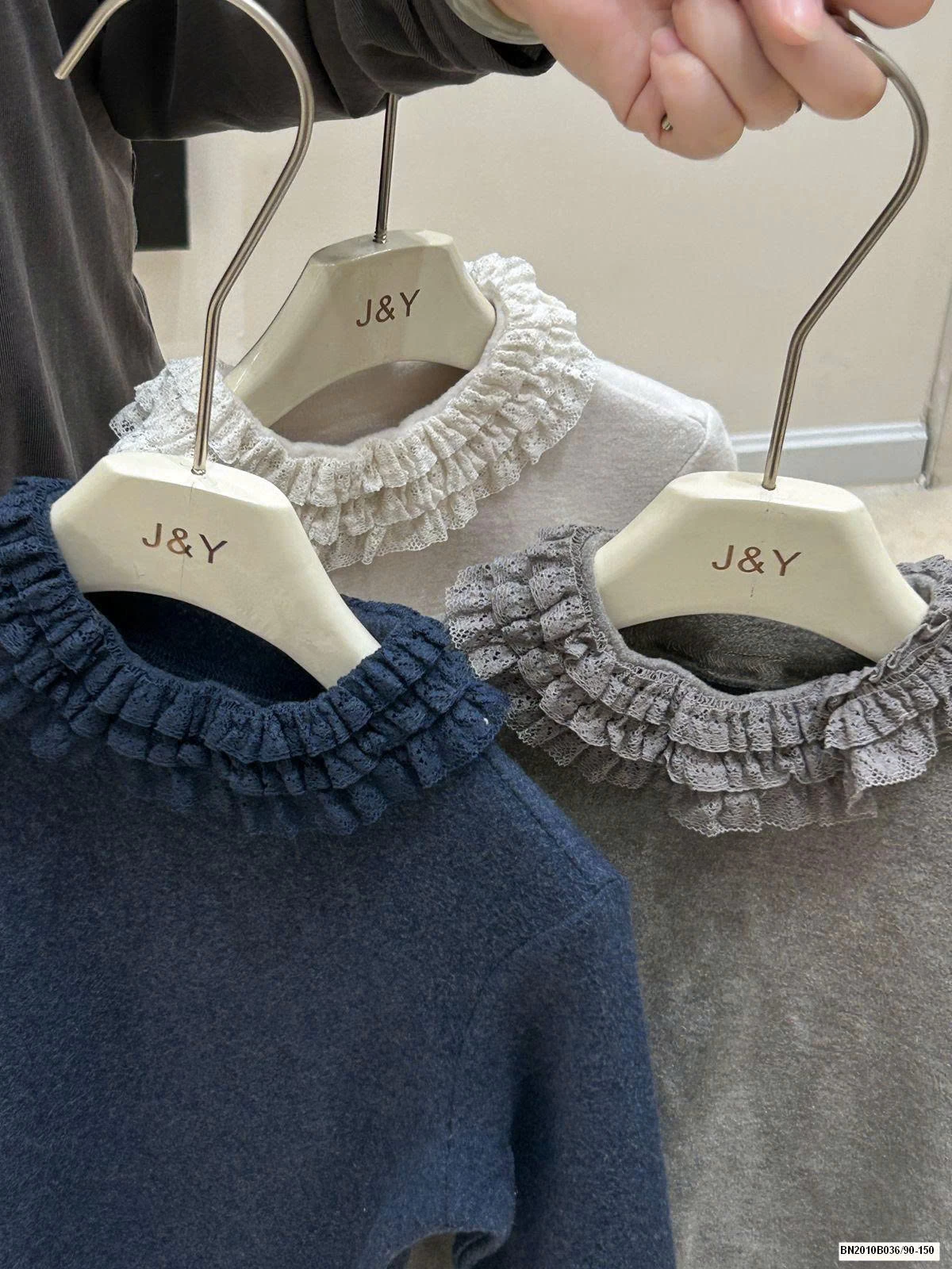 ÁO DÀI TAY CỔ BÈO CHO BÉ