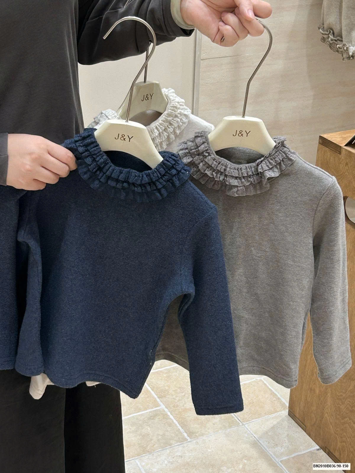 ÁO DÀI TAY CỔ BÈO CHO BÉ