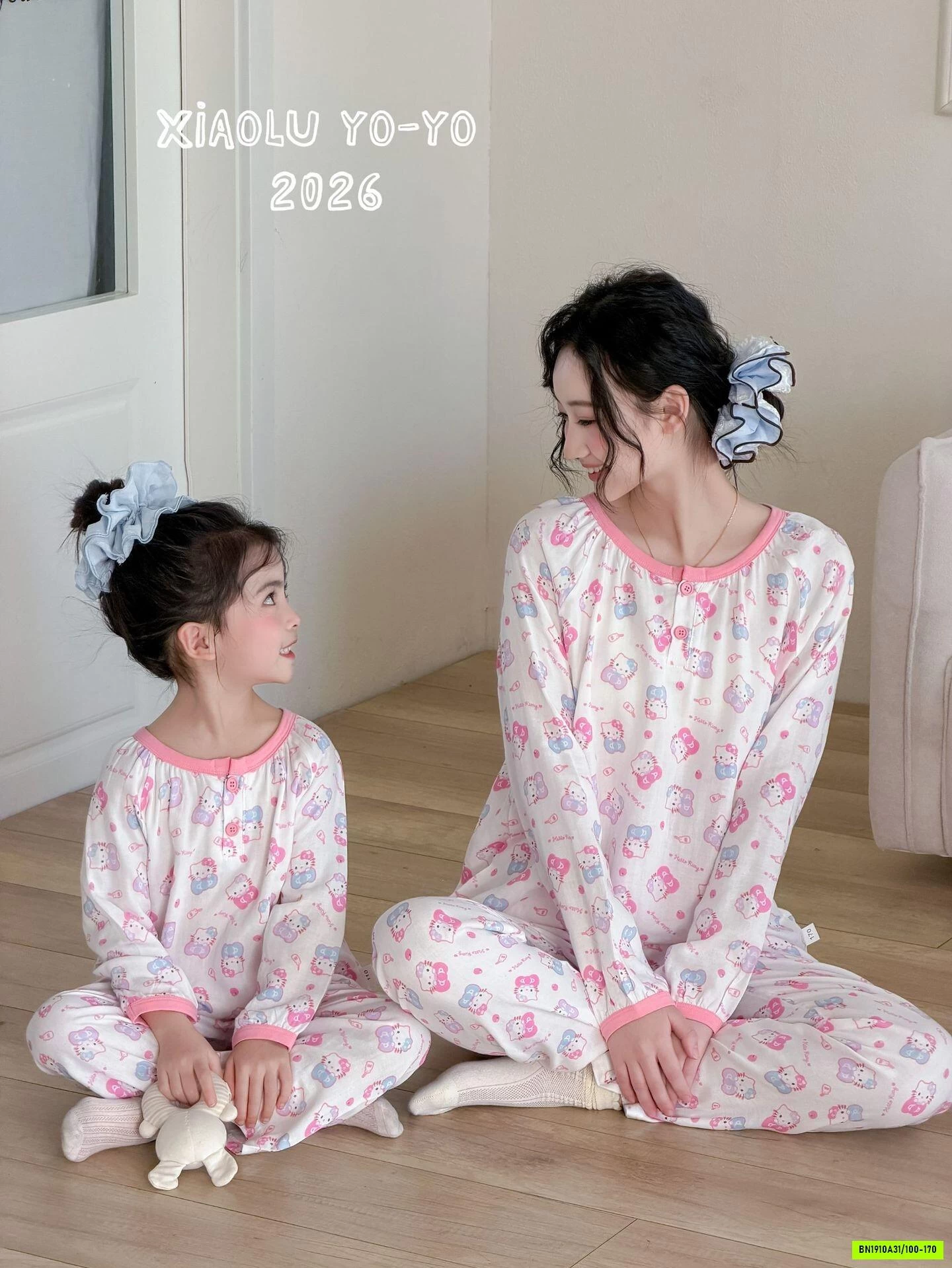 SÉT ĐŨI DÀI TAY HỌA TIẾT MẸ BÉ