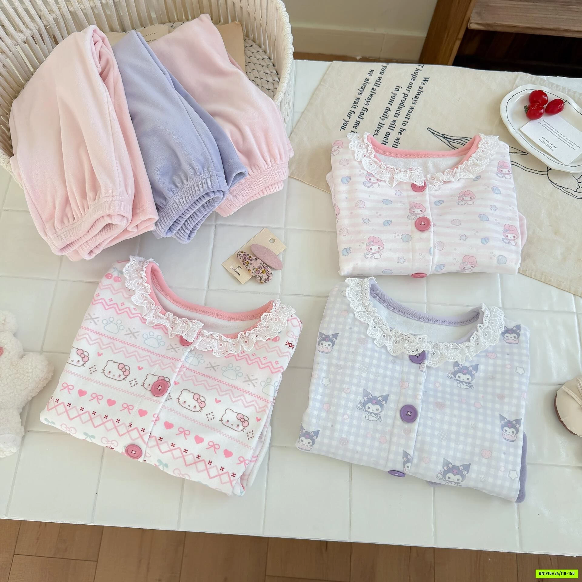 BỘ NỈ BĂNG LÔNG SANRIO CÀI CÚC