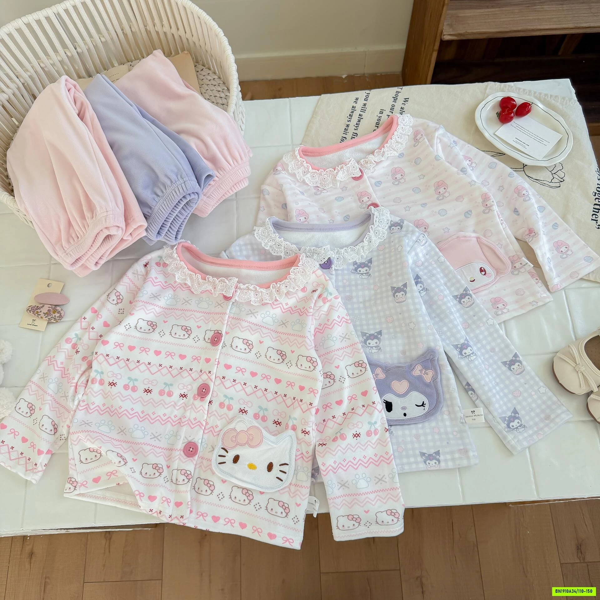BỘ NỈ BĂNG LÔNG SANRIO CÀI CÚC