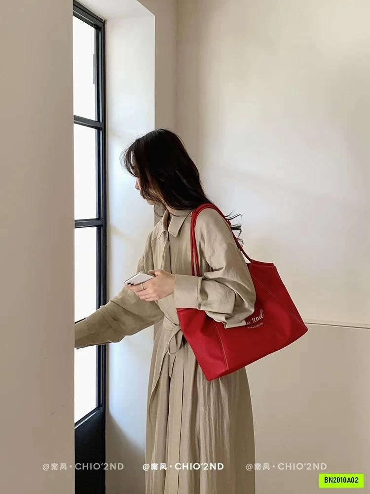 TÚI CHIO2ND ĐỎ ĐEO VAI