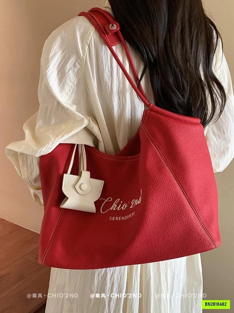 TÚI CHIO2ND ĐỎ ĐEO VAI