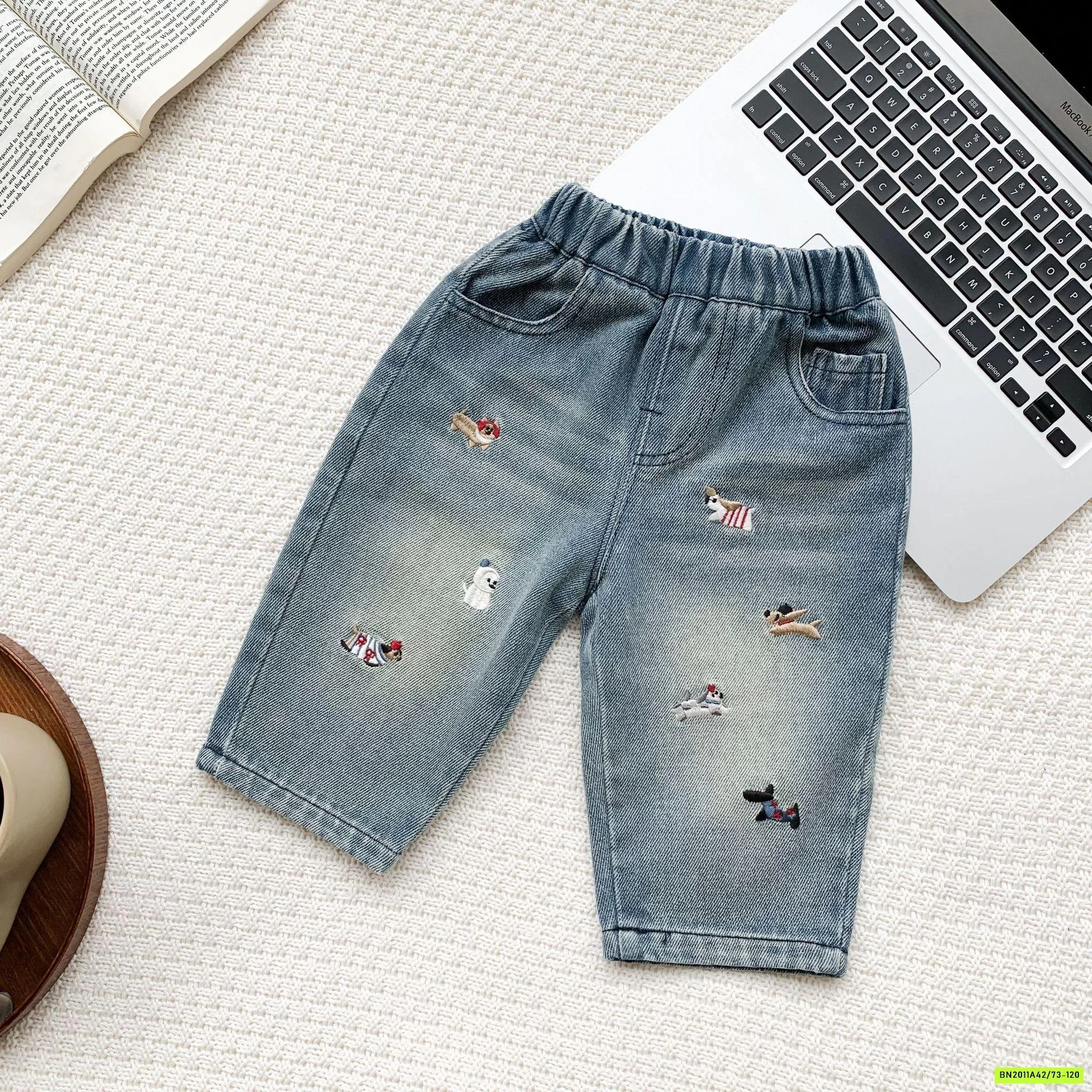 ÁO THUN TRẮNG MIX JEANS THÊU CÚN NHÍ