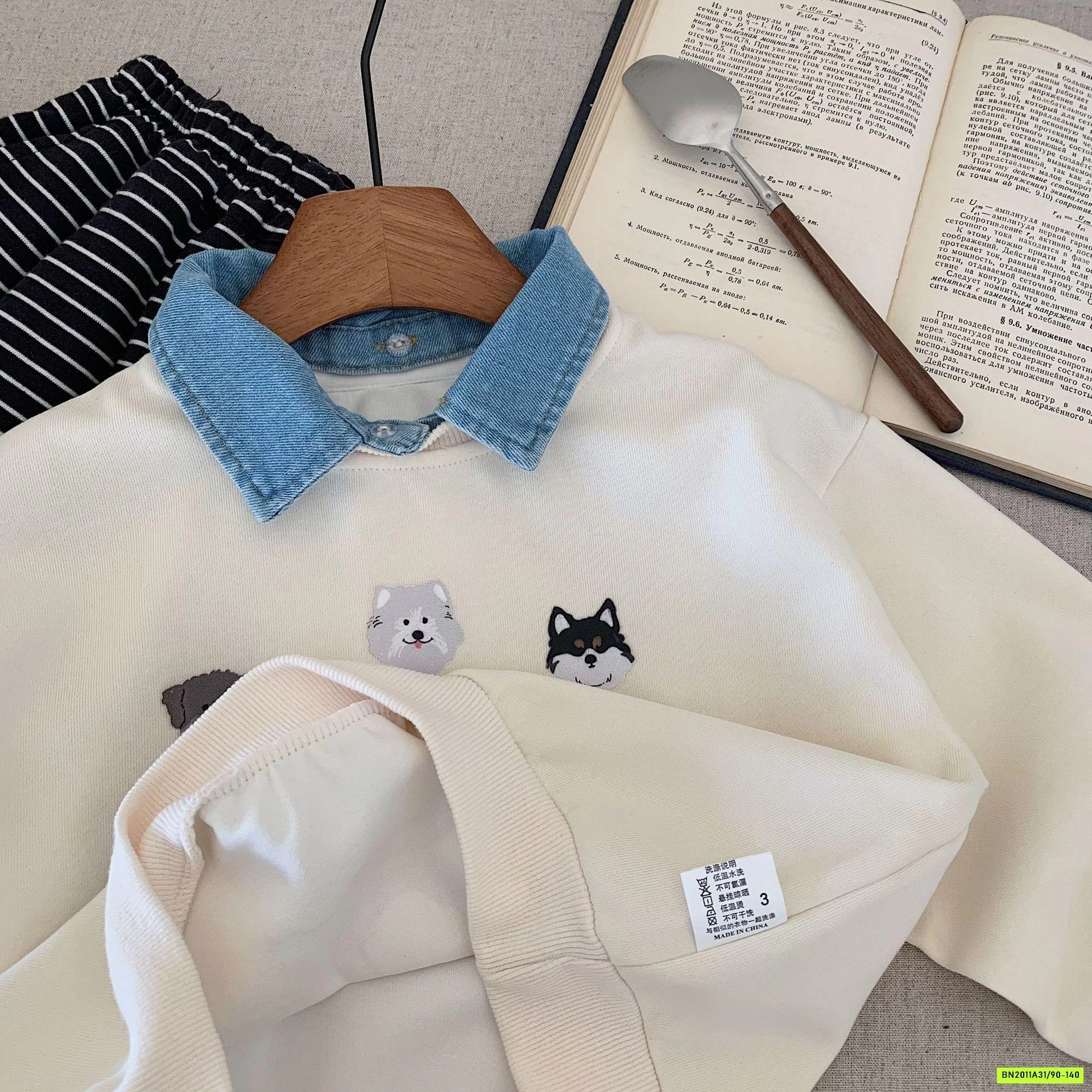 ÁO NỈ COMPANION PHỐI CỔ JEANS