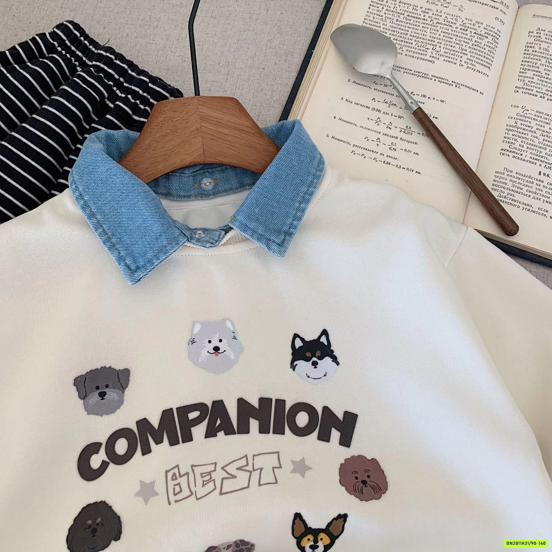 ÁO NỈ COMPANION PHỐI CỔ JEANS