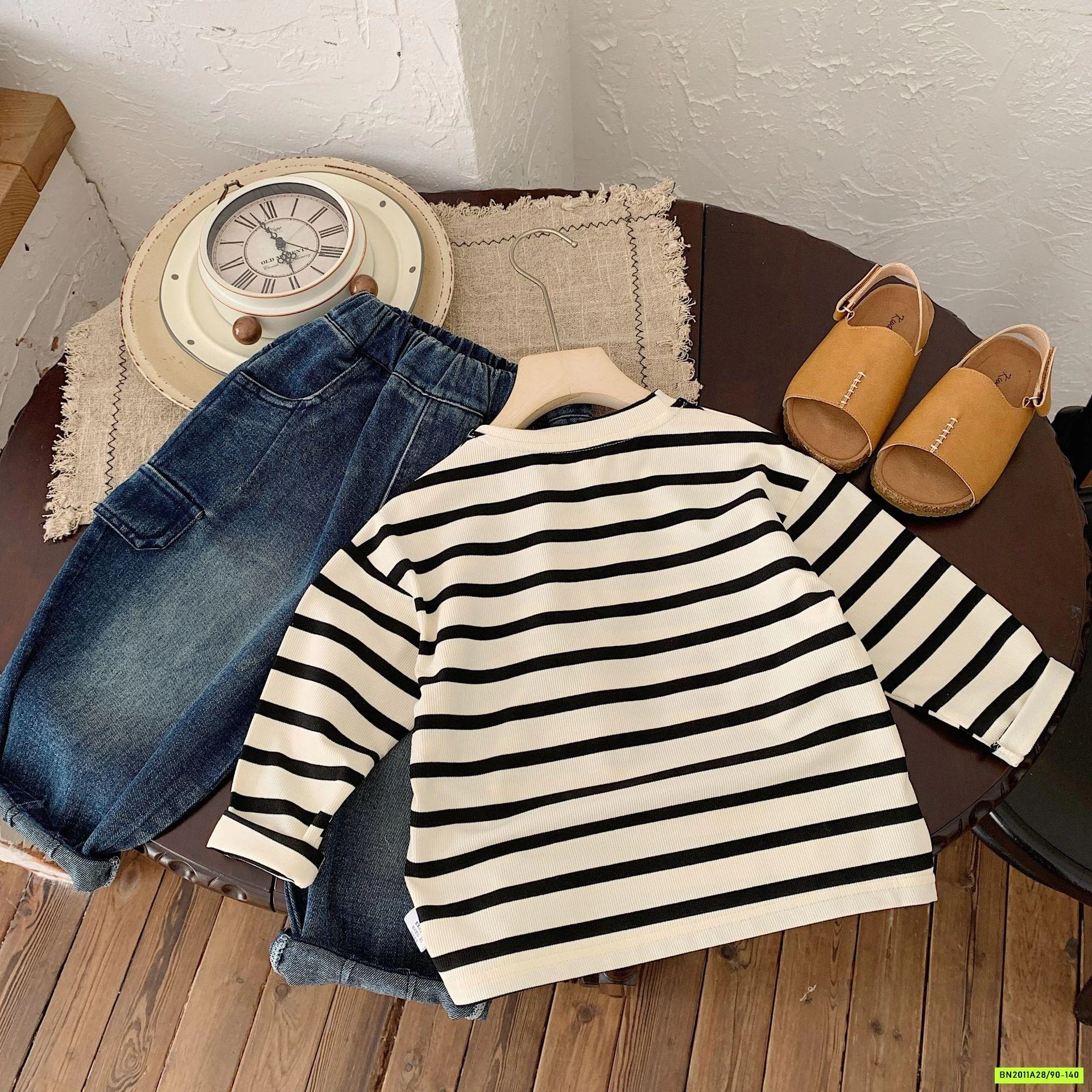 ÁO THUN IN CÚN KẺ NGANG