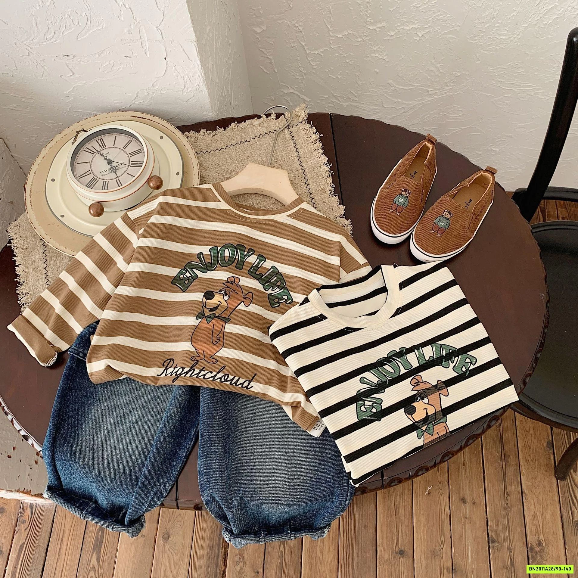 ÁO THUN IN CÚN KẺ NGANG