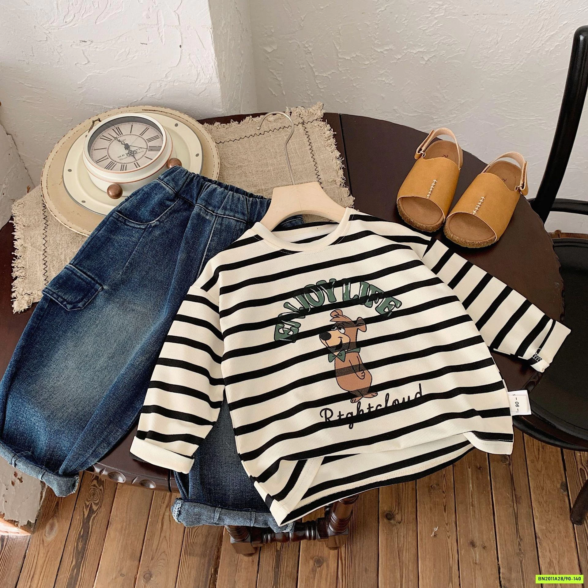 ÁO THUN IN CÚN KẺ NGANG