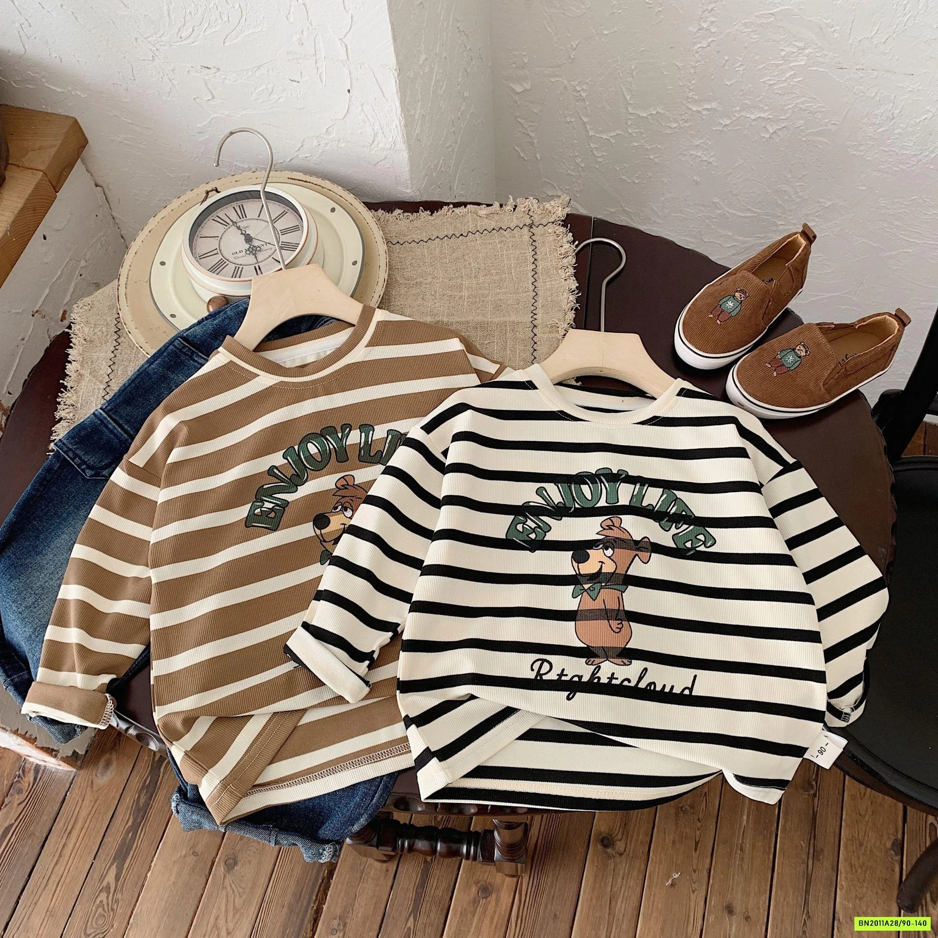 ÁO THUN IN CÚN KẺ NGANG