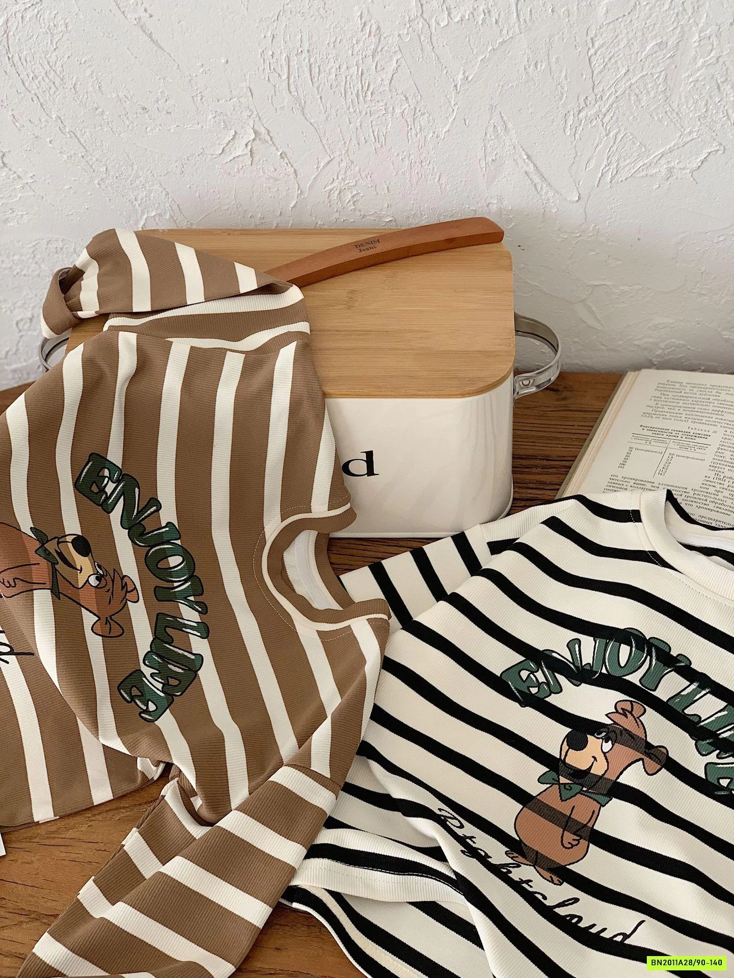 ÁO THUN IN CÚN KẺ NGANG