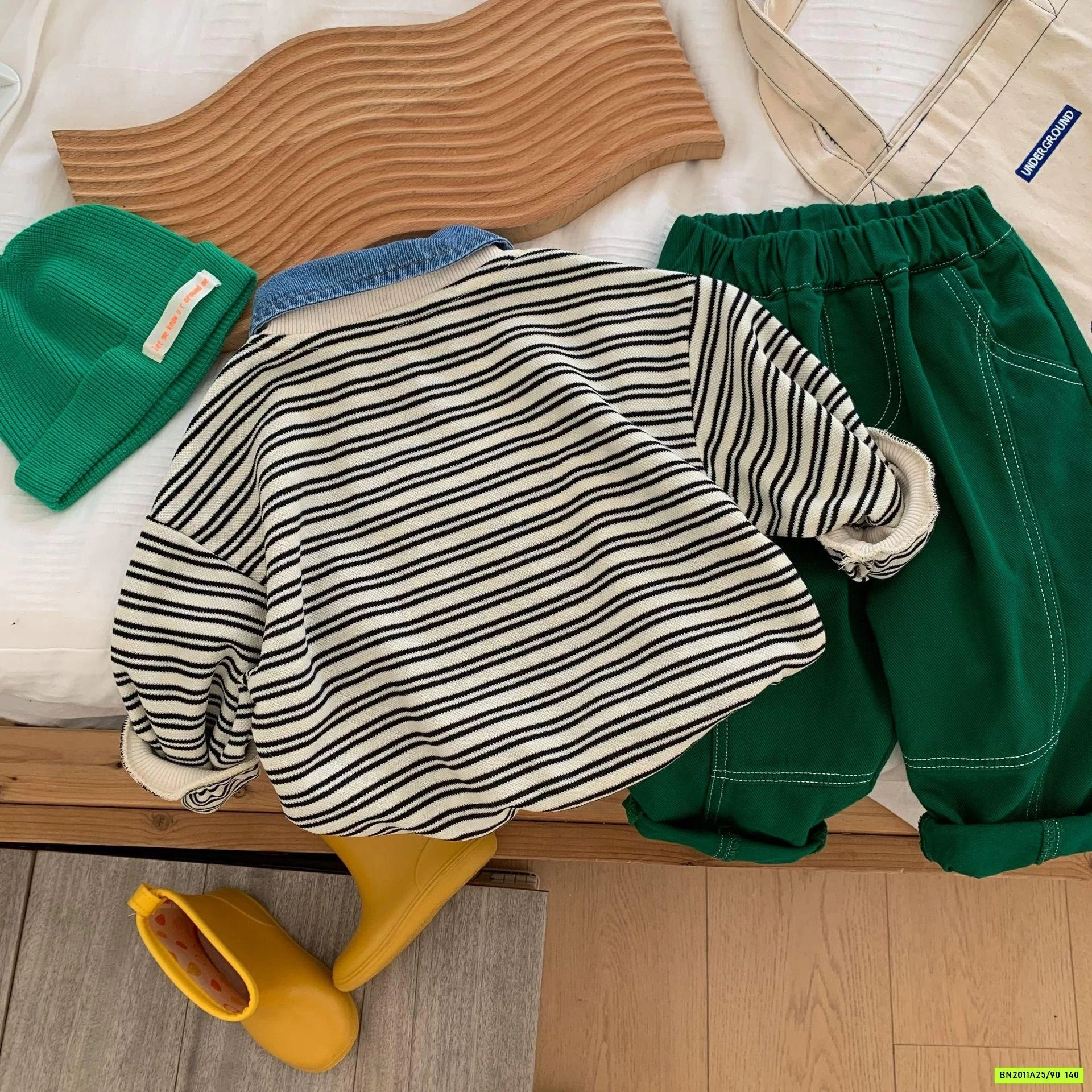 ÁO NỈ KẺ PHỐI CỔ SƠ MI