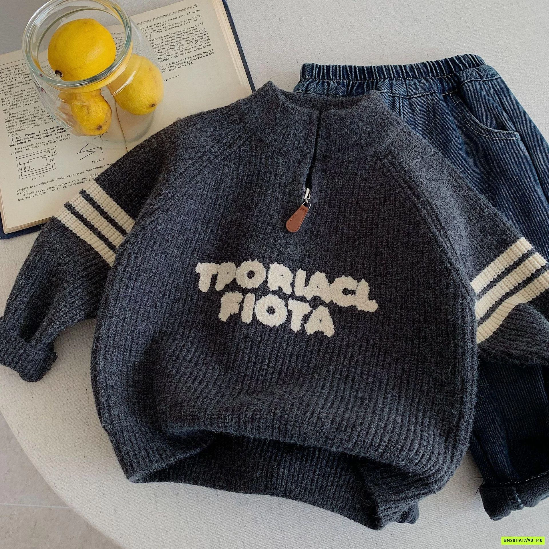 ÁO LEN VẠCH TAY KHÓA CỔ