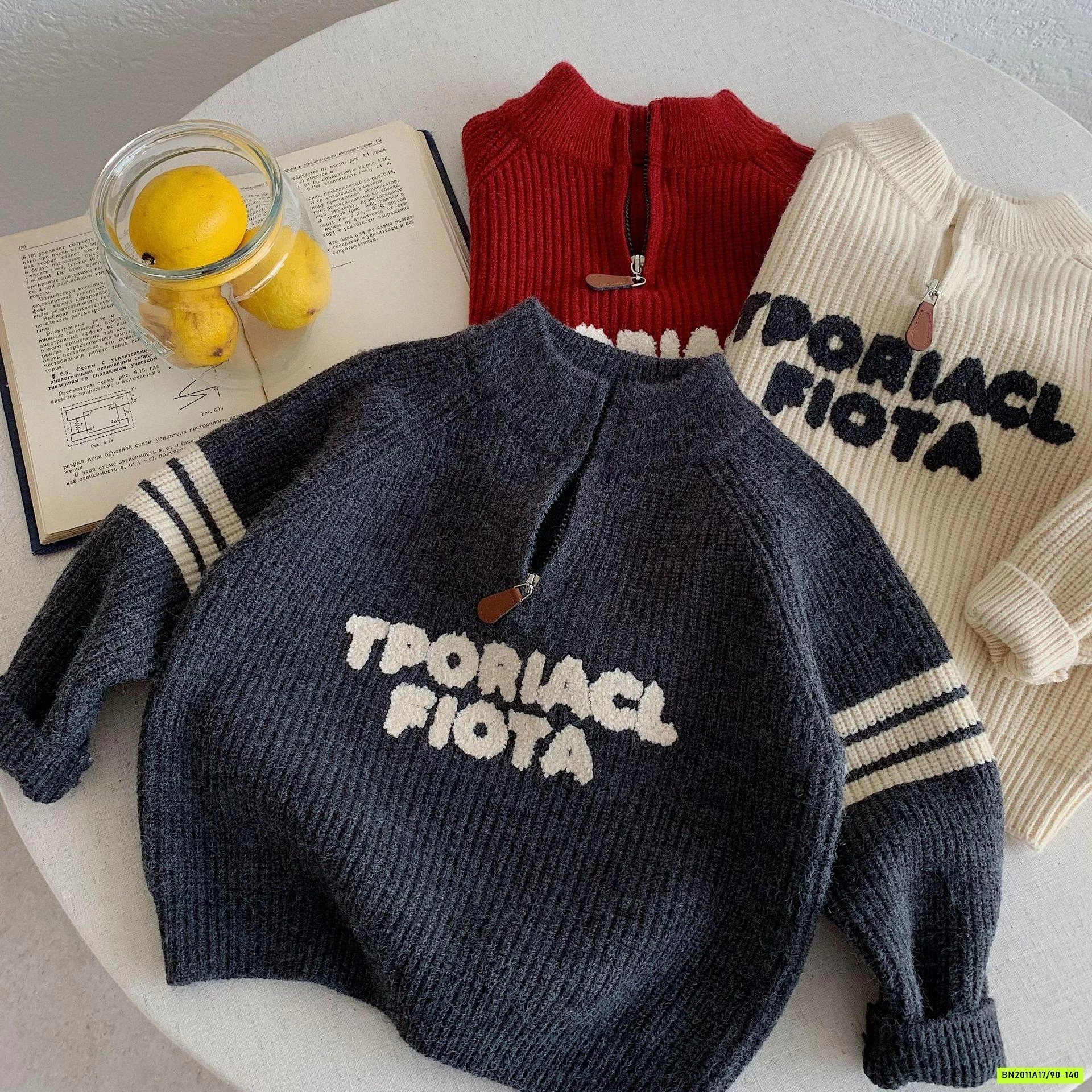 ÁO LEN VẠCH TAY KHÓA CỔ