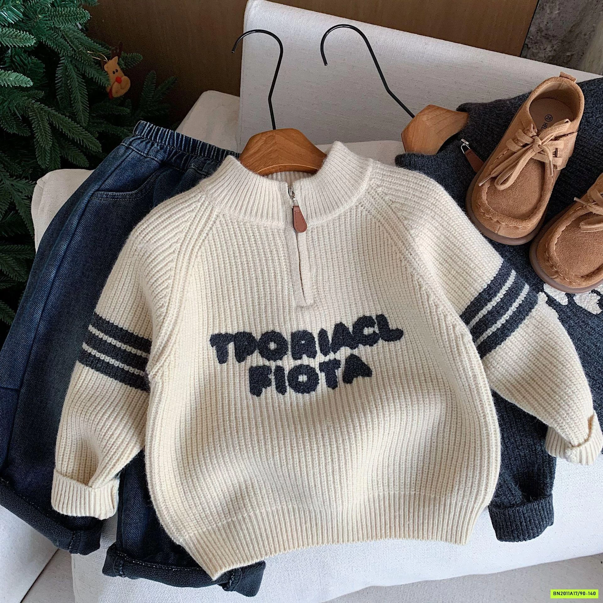 ÁO LEN VẠCH TAY KHÓA CỔ