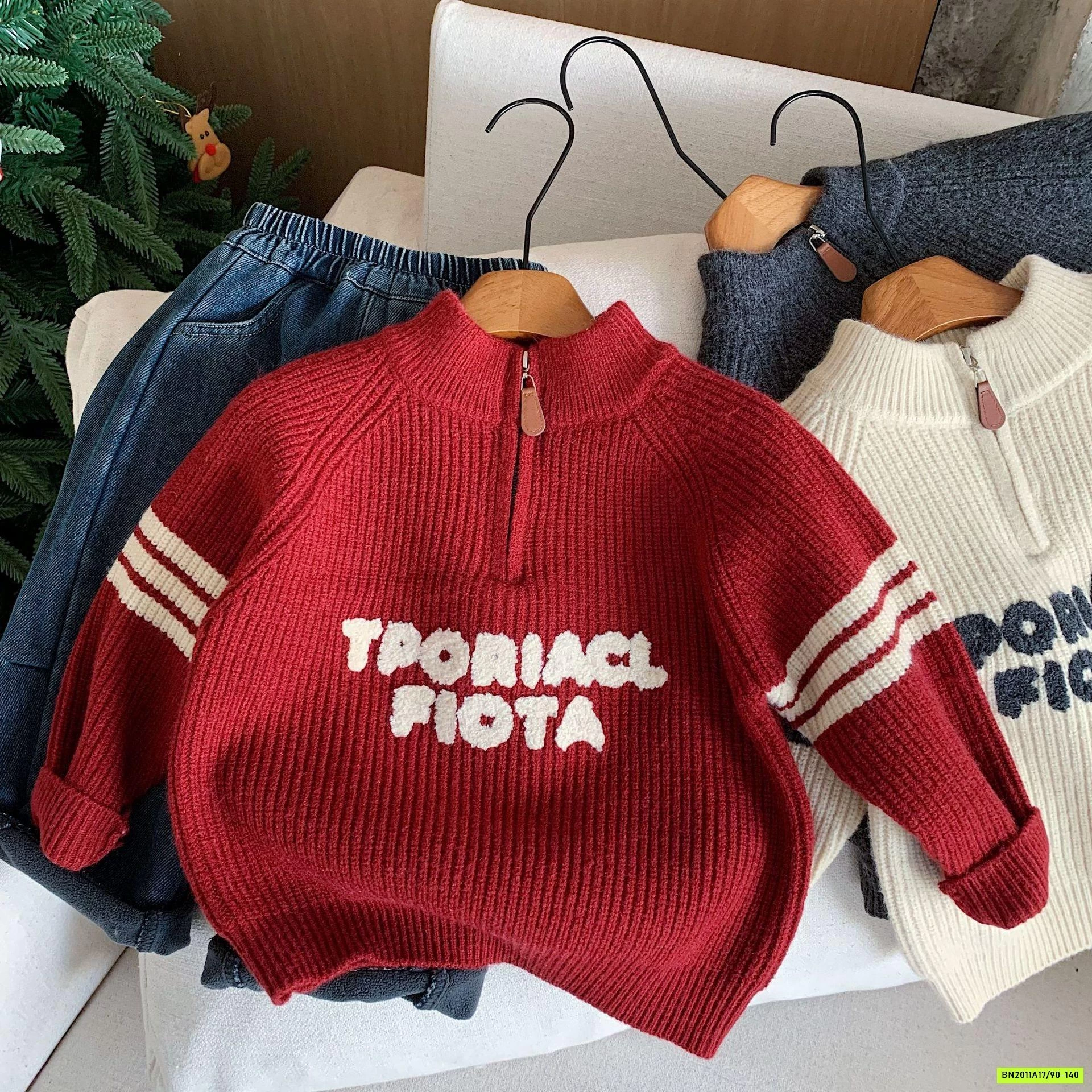 ÁO LEN VẠCH TAY KHÓA CỔ