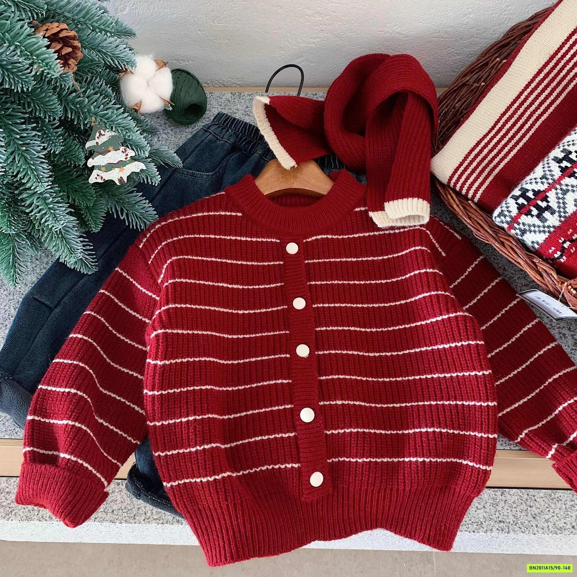 KHOÁC LEN ĐỎ KẺ KÈM KHĂN