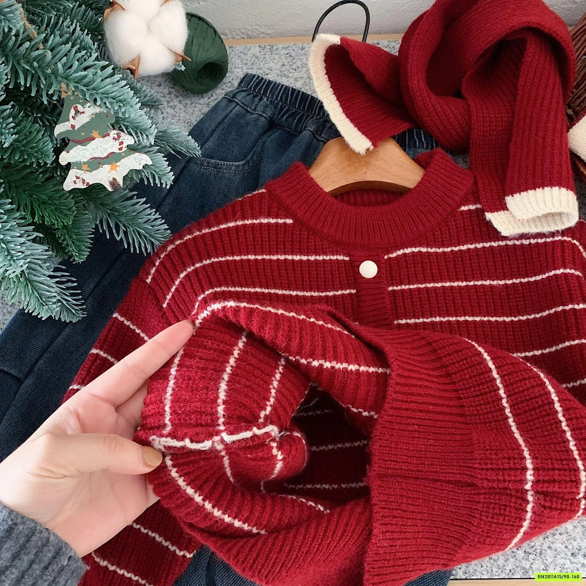 KHOÁC LEN ĐỎ KẺ KÈM KHĂN